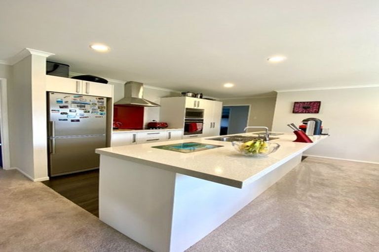 Photo of property in 3 Greenstone Grove, Brown Owl, Upper Hutt, 5018