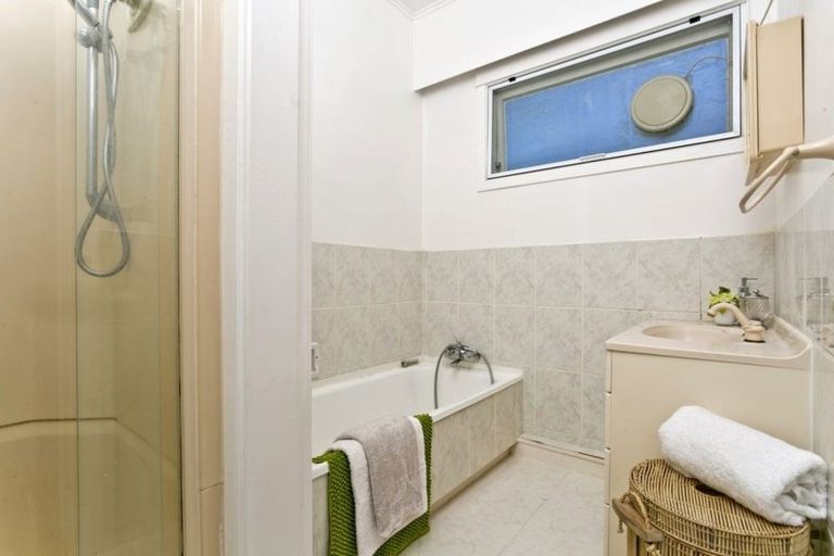 Photo of property in 96 Pupuke Road, Hillcrest, Auckland, 0627