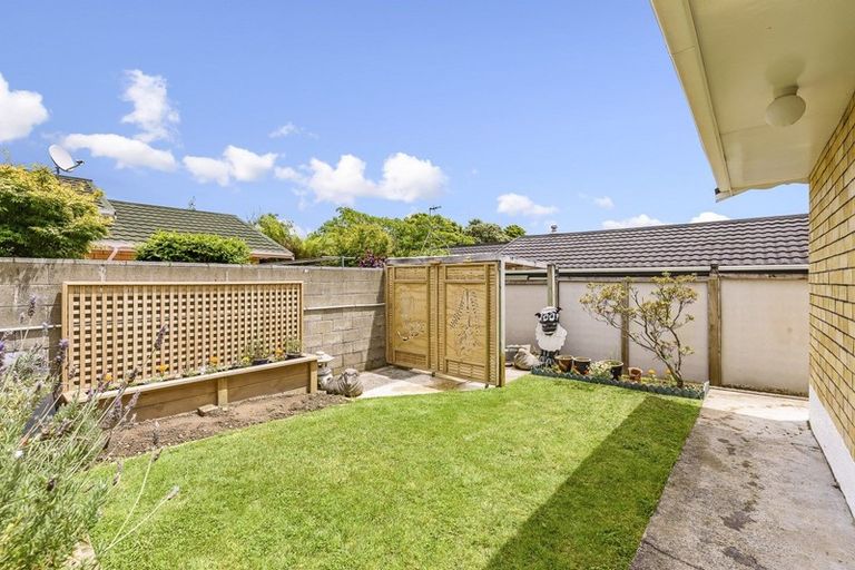 Photo of property in 2 Te Maku Grove, Waikanae, 5036