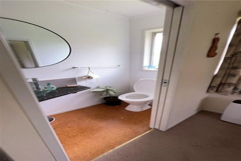 Photo of property in 10 Thomas Avenue, Te Atatu Peninsula, Auckland, 0610