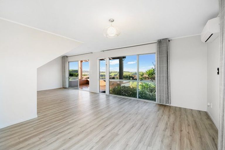 Photo of property in 1415 Whangaparaoa Road, Army Bay, Whangaparaoa, 0930