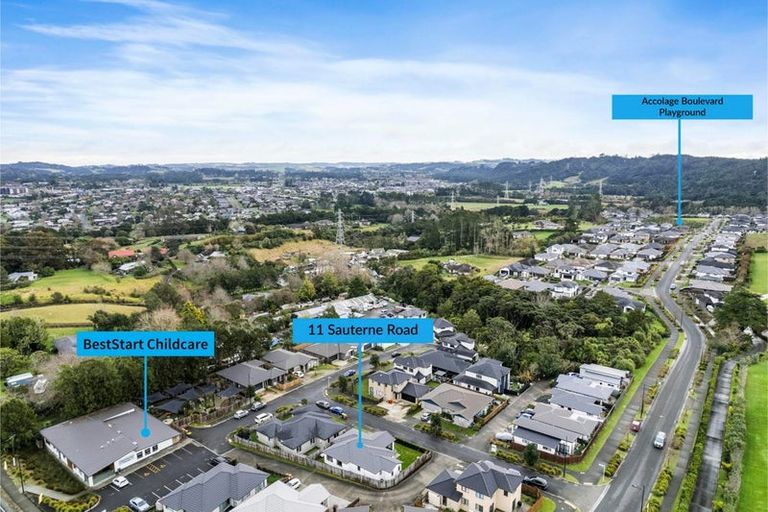 Photo of property in 11 Sauterne Road, Kumeu, 0810