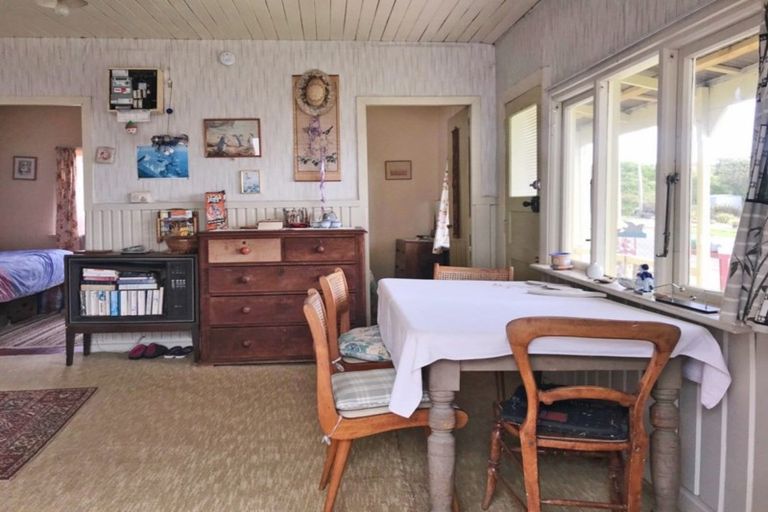 Photo of property in 3 Rimu Street, Kaka Point, 9271