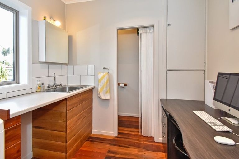 Photo of property in 41 Youngs Road, Papakura, 2110