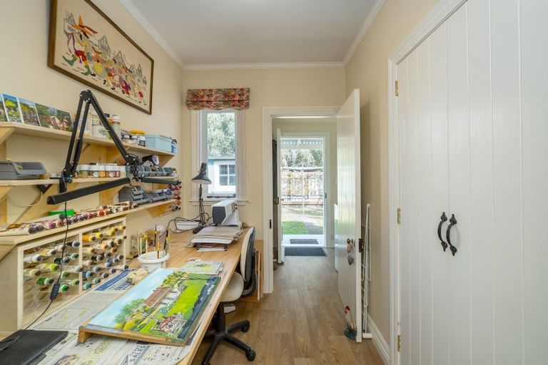 Photo of property in 10 Cotter Street, Greytown, 5712