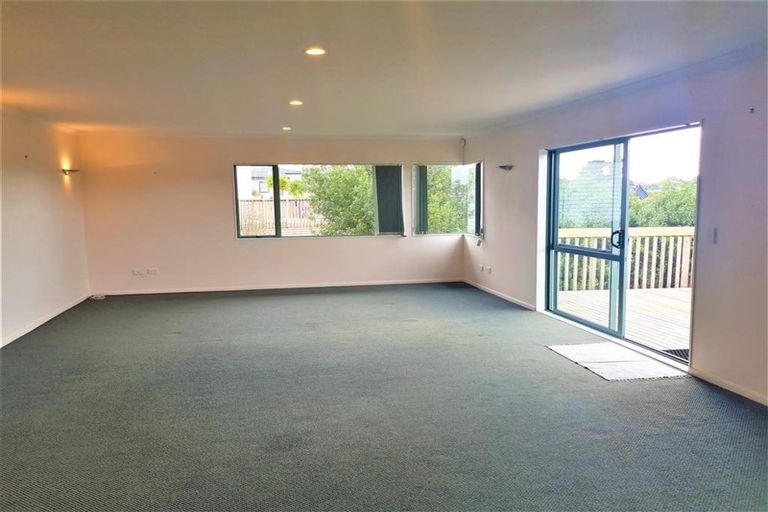 Photo of property in 3 Trotting Terrace, Fairview Heights, Auckland, 0632