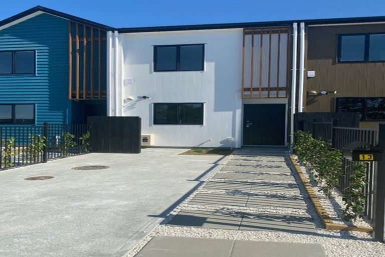 Photo of property in 13 Artistry Lane, Papakura, 2110