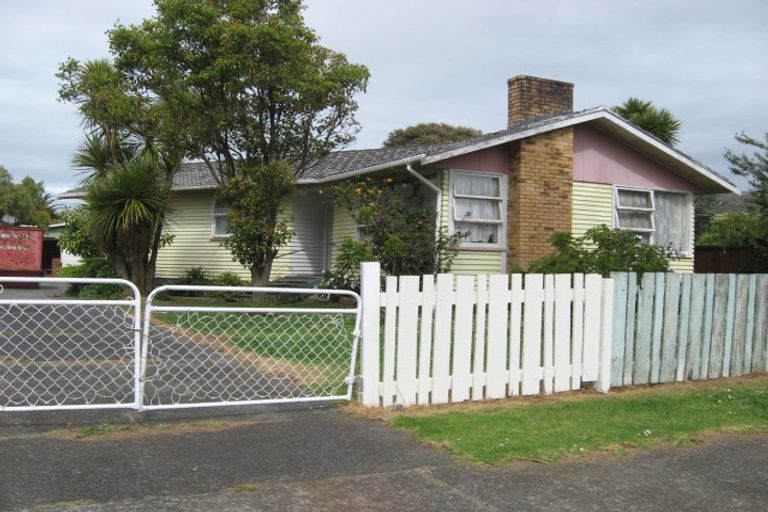 Photo of property in 62 Convair Crescent, Mangere, Auckland, 2022