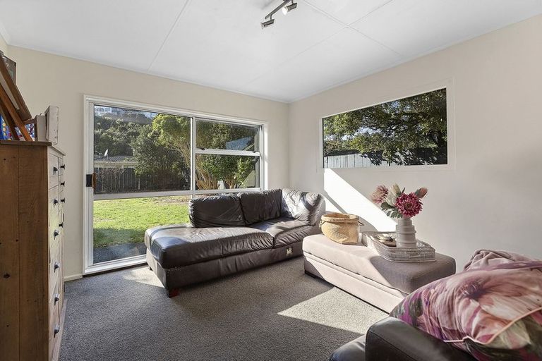 Photo of property in 2 Eskdale Road, Papakowhai, Porirua, 5024