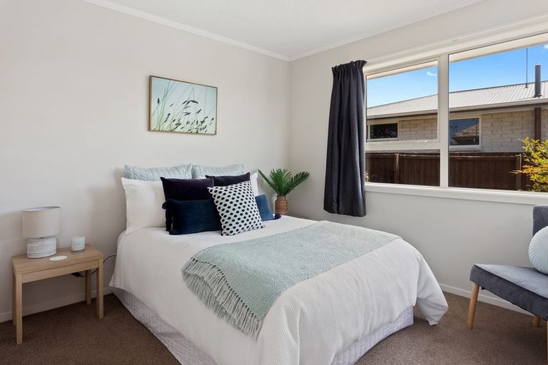 Photo of property in 82 Farquhars Road, Redwood, Christchurch, 8051