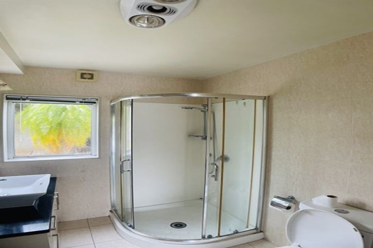 Photo of property in 1 Kenley Heights, Flat Bush, Auckland, 2016