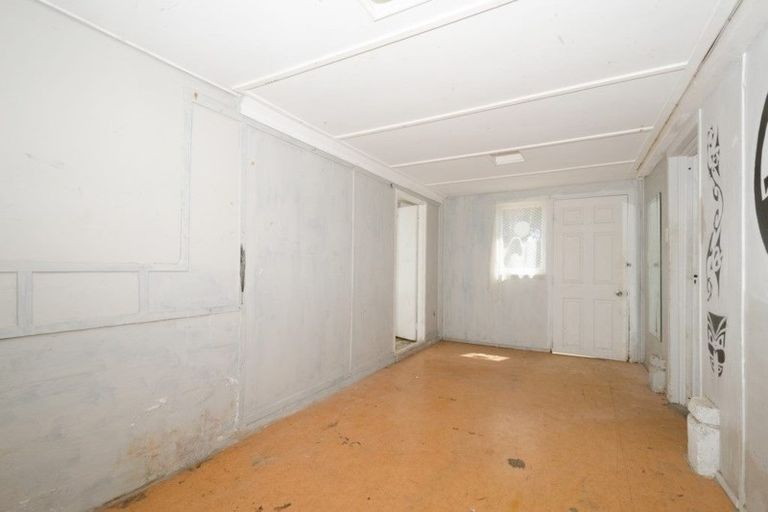 Photo of property in 19a Newington Road, Henderson, Auckland, 0612