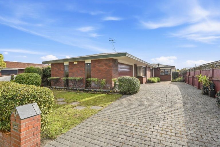 Photo of property in 2 Warwick Place, Springvale, Whanganui, 4501
