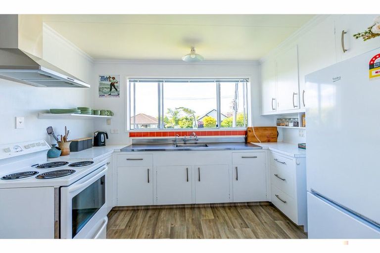 Photo of property in 10a-b Churchill Place, Waimate, 7924