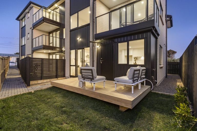 Photo of property in 64c Yeovil Road, Te Atatu Peninsula, Auckland, 0610