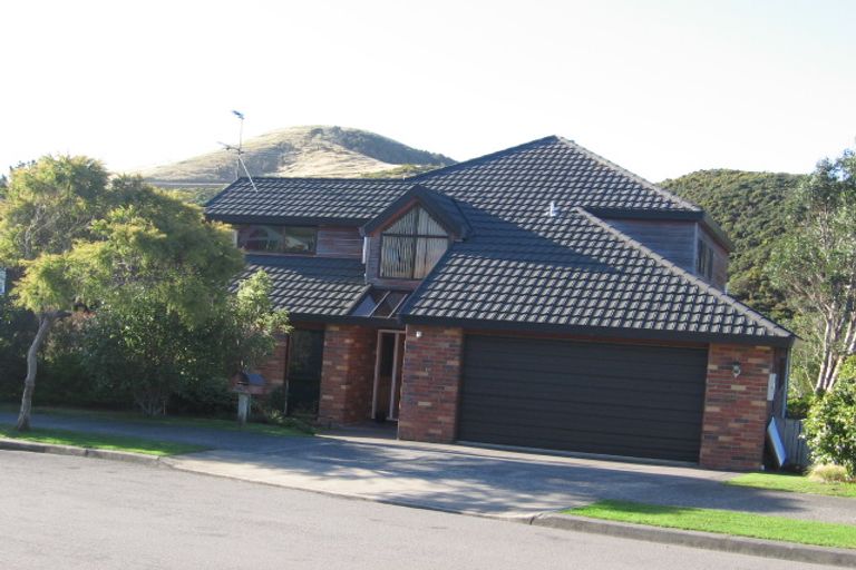 Photo of property in 16 Longmont Terrace, Churton Park, Wellington, 6037