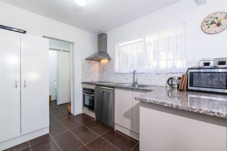 Photo of property in 37 Kohekohe Street, New Lynn, Auckland, 0600