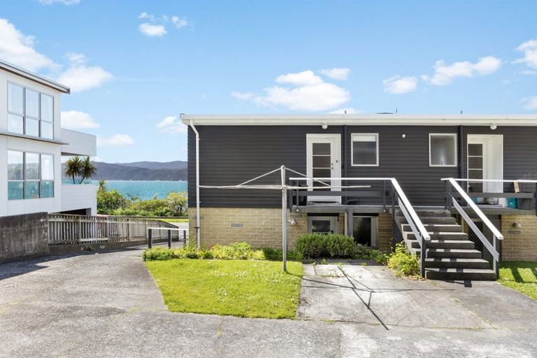 Photo of property in 271 Karaka Bay Road, Karaka Bays, Wellington, 6022