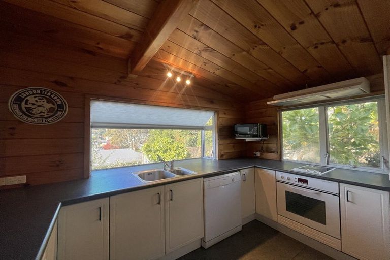 Photo of property in 2/28 Knightsbridge Drive, Forrest Hill, Auckland, 0620