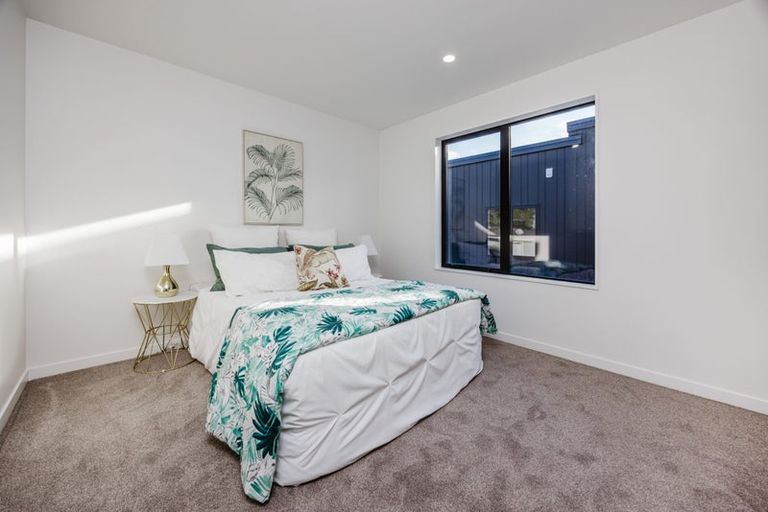 Photo of property in 6/24 Tupaki Place, Pakuranga Heights, Auckland, 2010