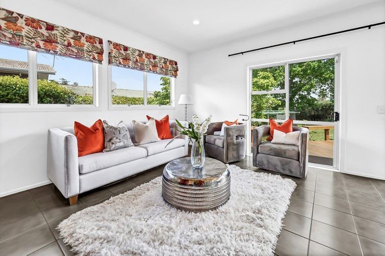 Photo of property in 72 Marine Parade, Mellons Bay, Auckland, 2014