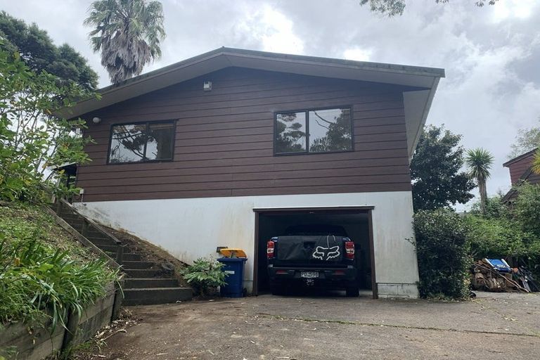 Photo of property in 1/52 Cresta Avenue, Beach Haven, Auckland, 0626