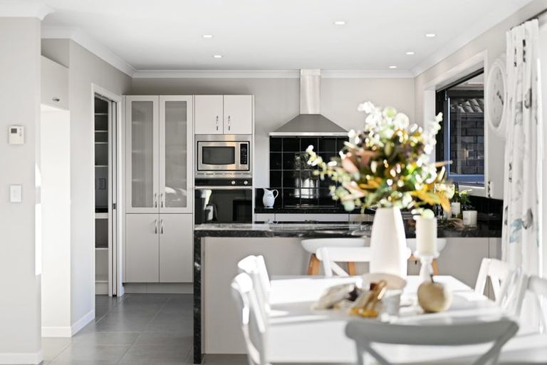 Photo of property in 6 Compton Grove, Huntington, Hamilton, 3210