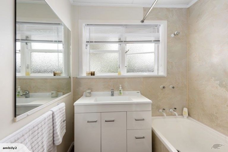 Photo of property in 29 Oxford Crescent, Ebdentown, Upper Hutt, 5018