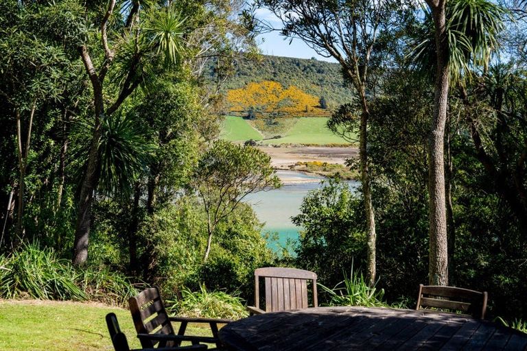 Photo of property in 10 Crescent Street, Purakaunui, Port Chalmers, 9081