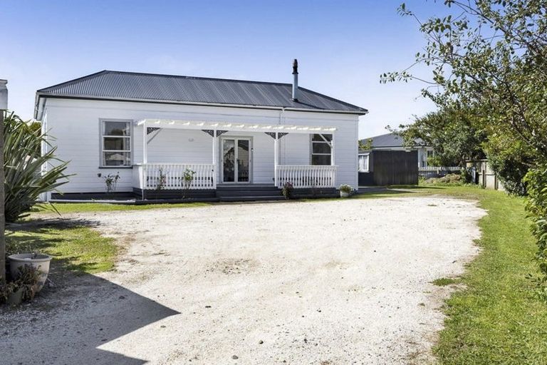 Photo of property in 176 Glover Road, Hawera, 4610