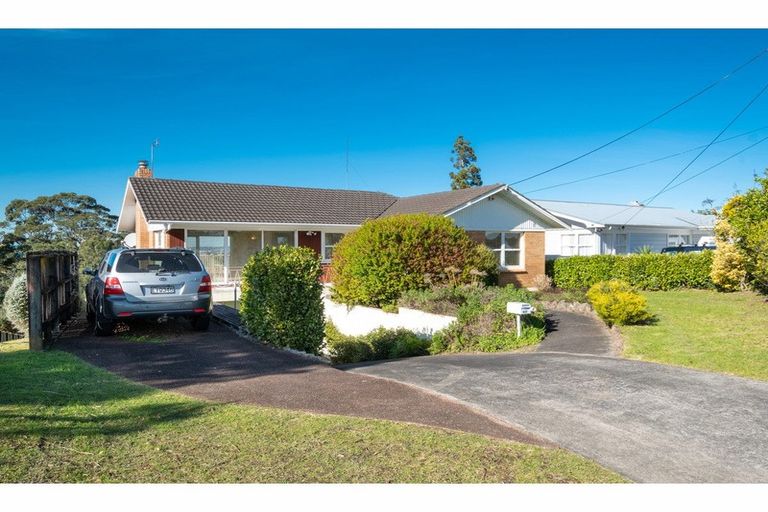 Photo of property in 417 Don Buck Road, Massey, Auckland, 0614