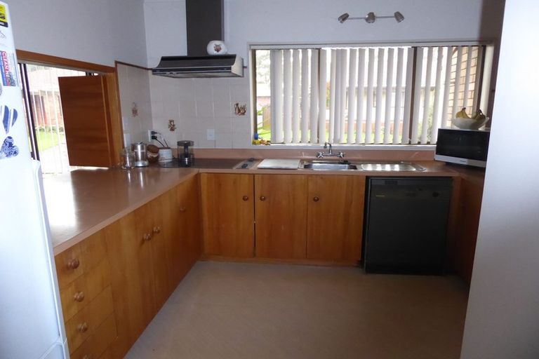 Photo of property in 15 Bosnyak Drive, Te Atatu South, Auckland, 0610