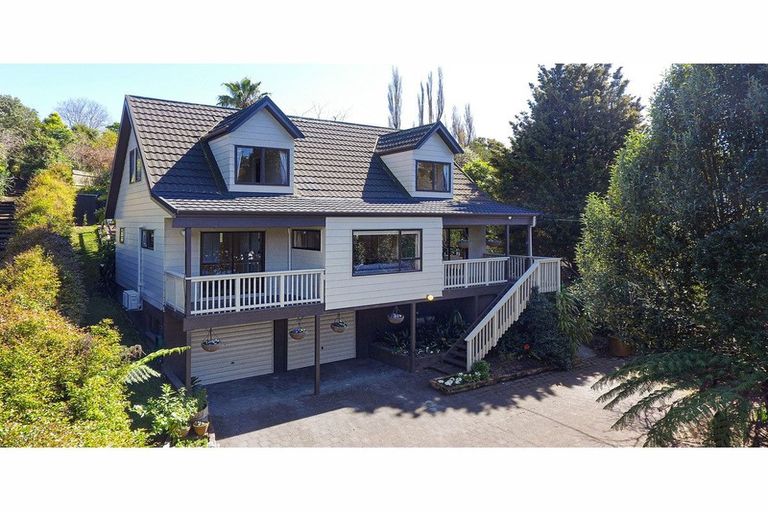 Photo of property in 1/964 Beach Road, Torbay, Auckland, 0630