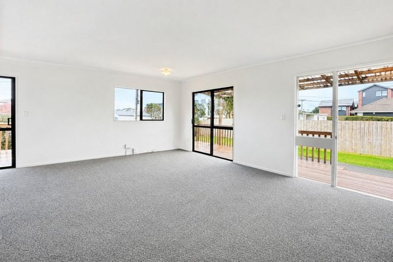 Photo of property in 1/13 Karamu Street, Te Atatu Peninsula, Auckland, 0610
