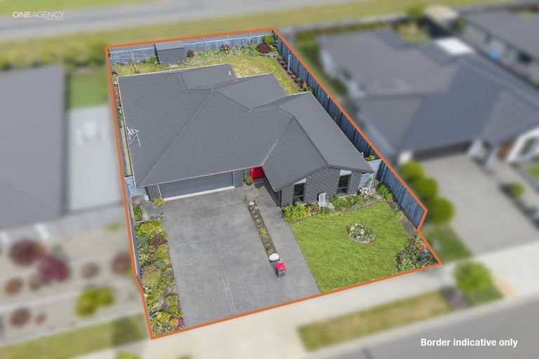 Photo of property in 43 Westpark Boulevard, Rangiora, 7400