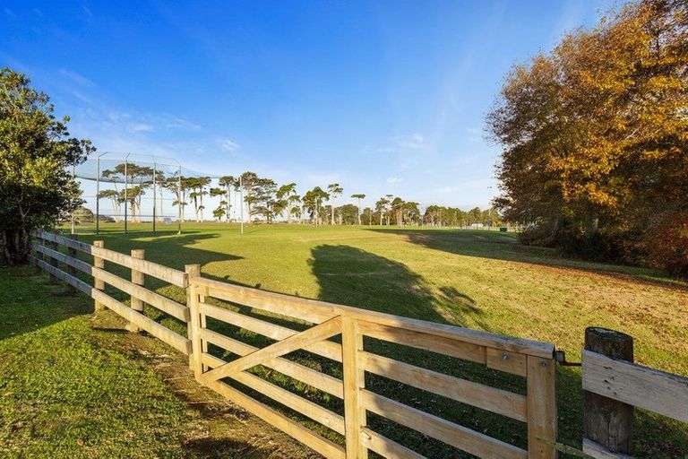 Photo of property in 14 Stonedge Lane, Rosedale, Auckland, 0632