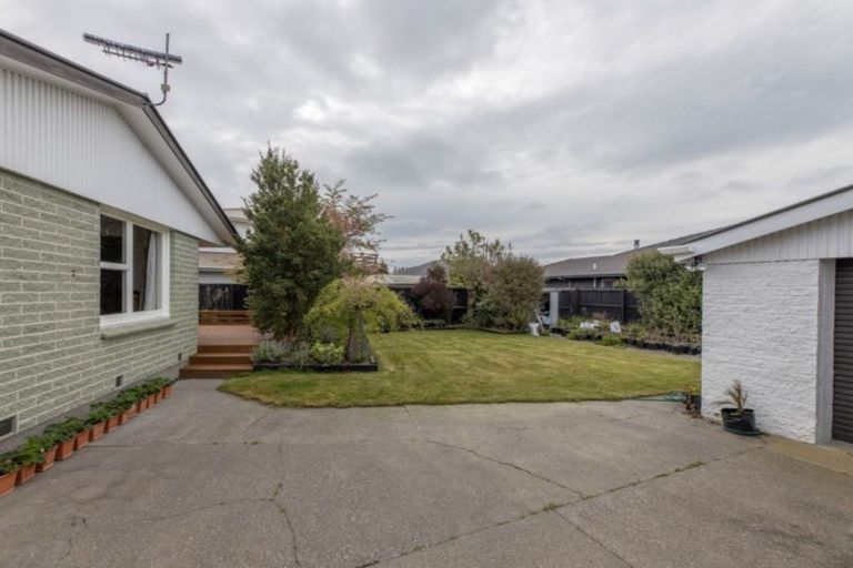 Photo of property in 45 Farquhars Road, Redwood, Christchurch, 8051
