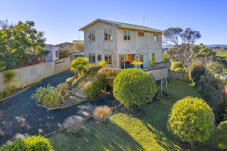 Photo of property in 4 Robertson Street, Raglan, 3225
