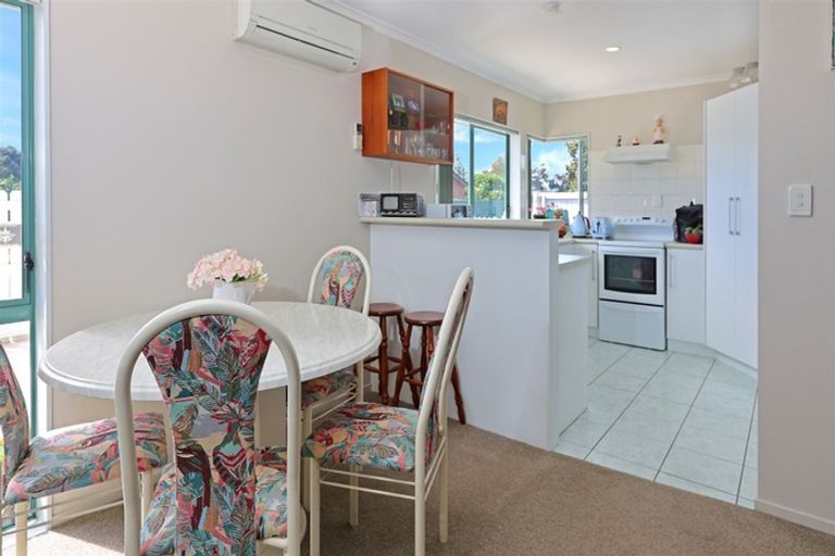 Photo of property in 1 Poinsettia Place, Henderson, Auckland, 0610