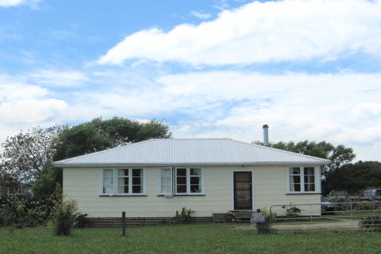 Photo of property in 25 Main Road, Tolaga Bay, 4077