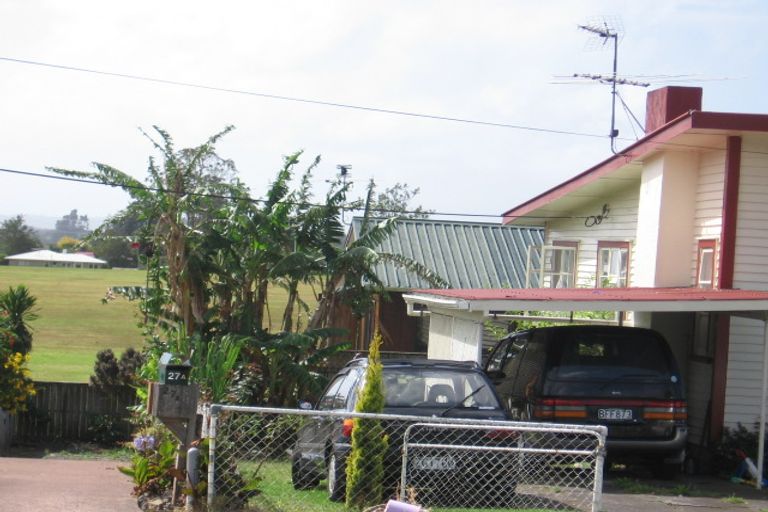 Photo of property in 1/27 St Leonards Road, Kelston, Auckland, 0602