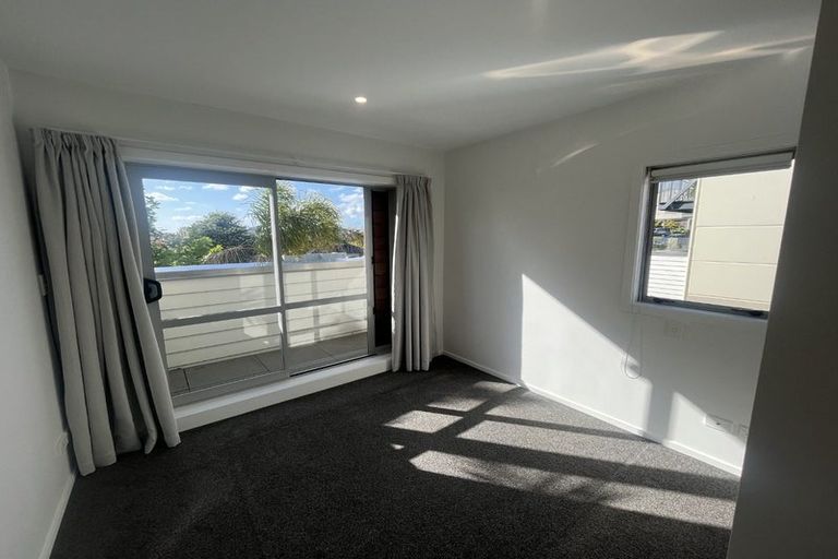 Photo of property in 16c/71 Spencer Road, Oteha, Auckland, 0632