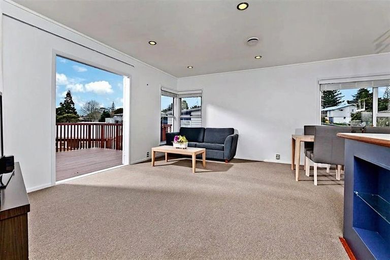 Photo of property in 10 Saffron Street, Birkdale, Auckland, 0626