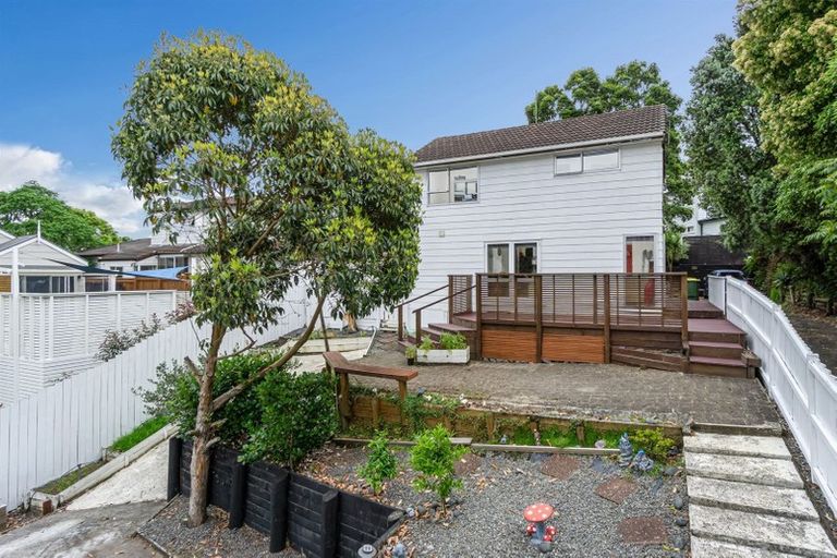 Photo of property in 1/26 Wilkinson Way, Browns Bay, Auckland, 0630