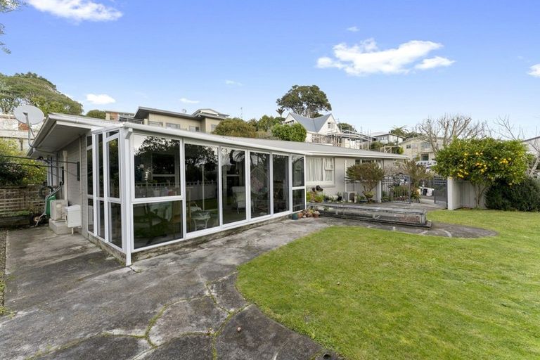 Photo of property in 335f Devon Street West, New Plymouth, 4310
