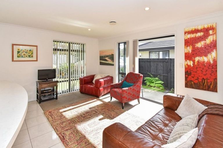 Photo of property in 24 Silkwood Crescent, Karaka, Papakura, 2113