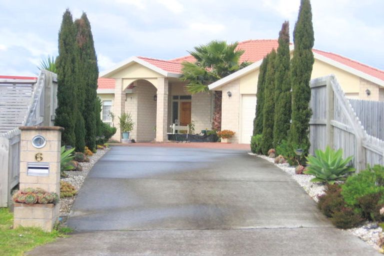 Photo of property in 6 Brosna Place, East Tamaki, Auckland, 2016