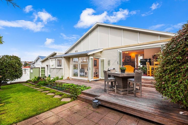 Photo of property in 10 Cassino Street, Bayswater, Auckland, 0622