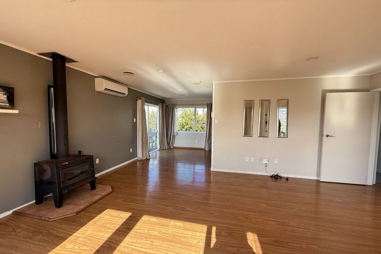 Photo of property in 3 Celeste Place, Totara Vale, Auckland, 0627