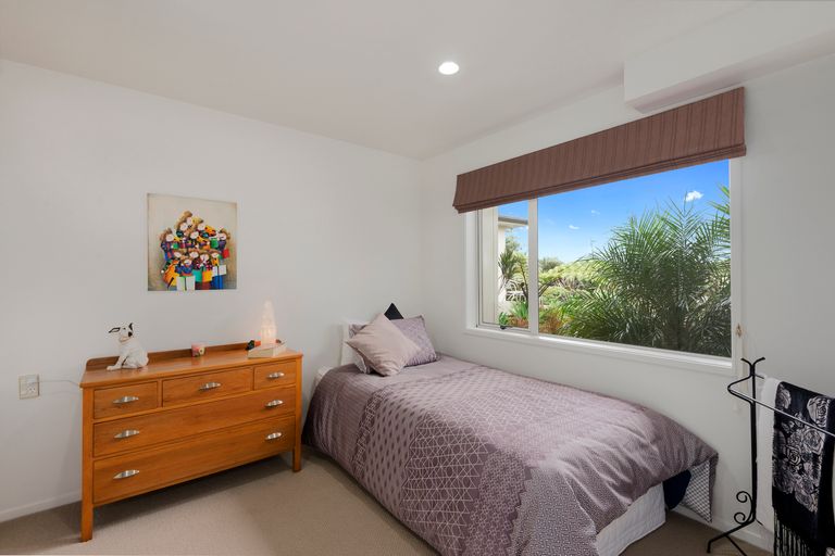 Photo of property in 215d Schnapper Rock Road, Schnapper Rock, Auckland, 0632